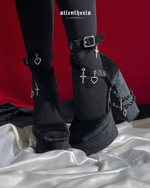 Dead Kiss High Heels